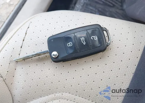 2017 Volkswagen Passat R-Line z USA, uszkodzony, nr VIN 1VWDT7A32HC043997